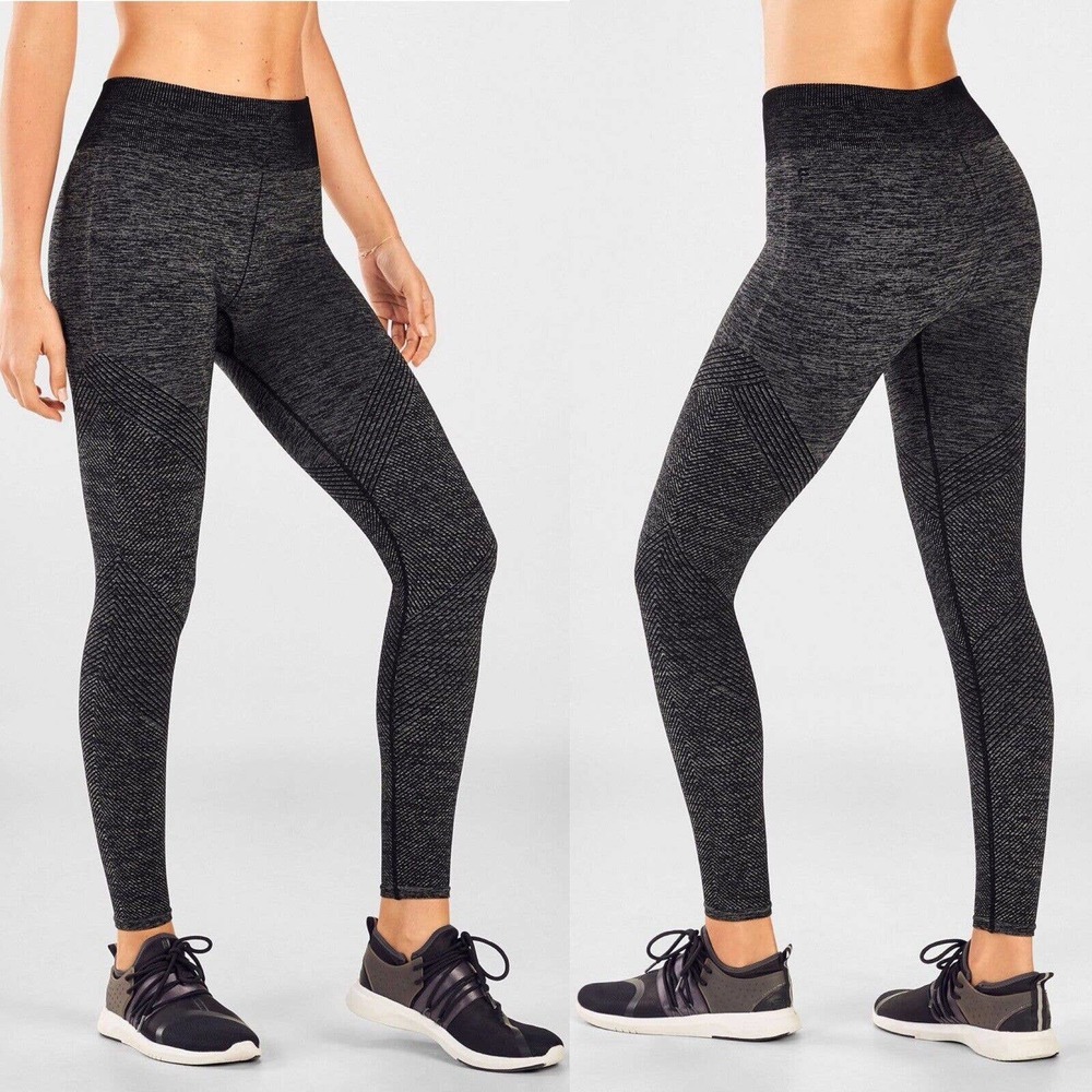 Fabletics Leggings Size XS Black Heather Seamless Mid Rise Statement 7/8 Workout